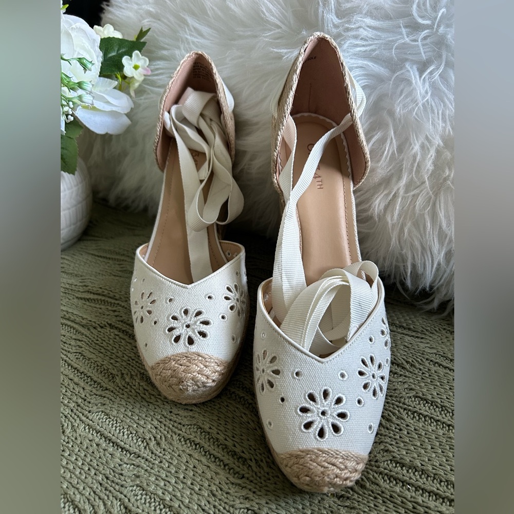 NWOT On 34th Cream Floral Cutout Espadrille Lace-Up wedge heels Size 10.5
